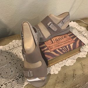 Clarks Unstructured Adorn Sling - Size 8